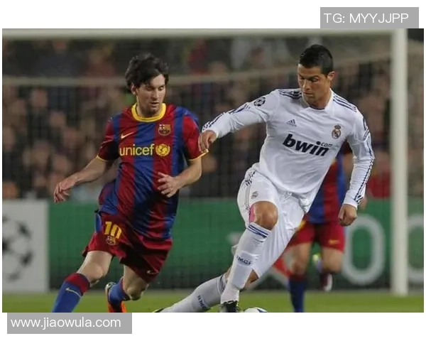 足球巨星风采尽显：高清画面呈现世界顶级球员的精彩瞬间